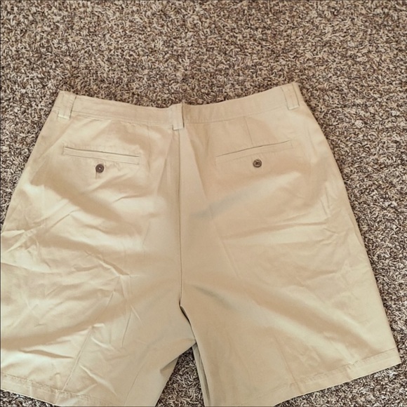 Tommy Bahama Khaki Shorts, Size 42 - Picture 5 of 8